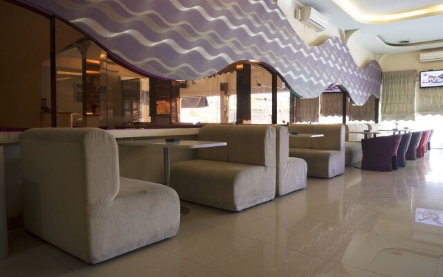 Candi Hotel