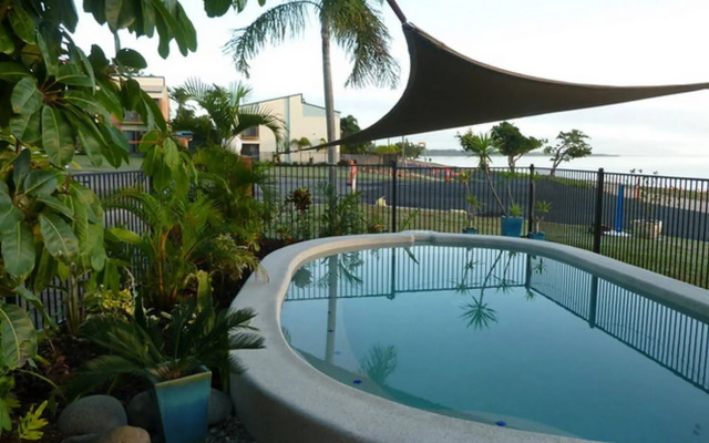 Cardwell Beachfront Motel