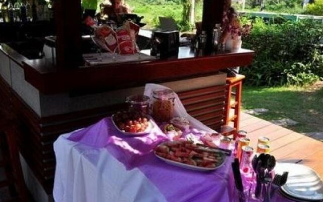 Baan Chayna Hotel