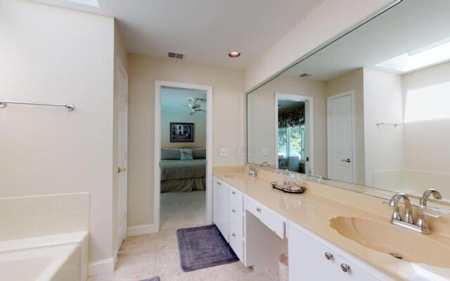 32 Heath Dr