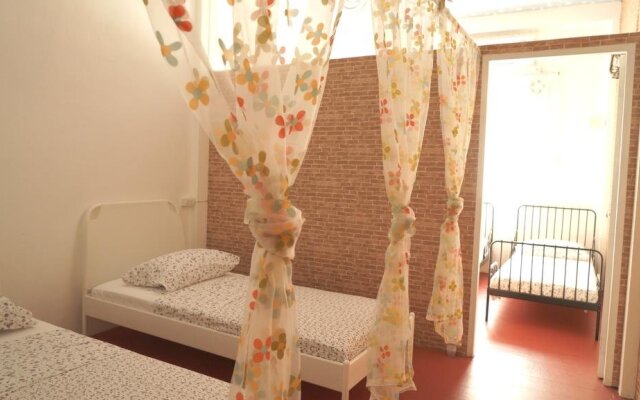 Water Lily Hostel (วอเตอร์ ลิลลี่ โฮสเทล)
