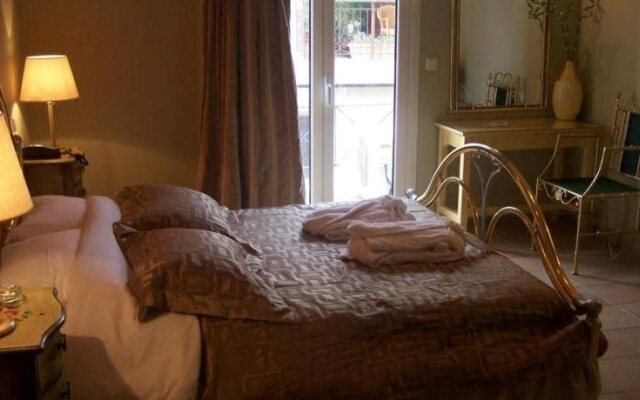 Hotel Queens Leriotis