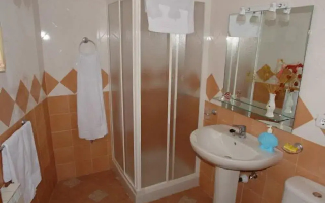 Hostal y Apartamentos Rurales la Bellosina