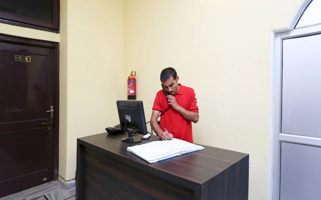 Hotel O Greenview Near Munshi Pulia Metro Station