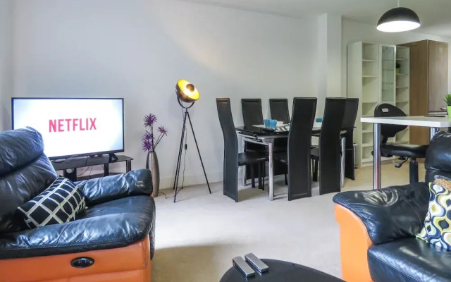 Tudors eSuites Park Central Townhouse Garden and Parking