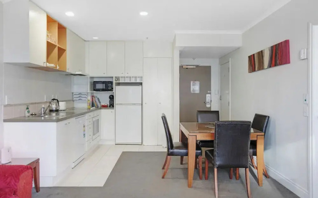 City Hideaway 1 BR Apt with Pool - Gym