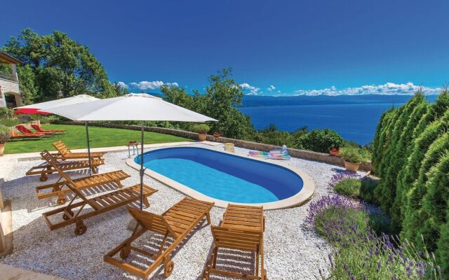 Beautiful Home in Lovran With Sauna, Wifi and 4 Bedrooms