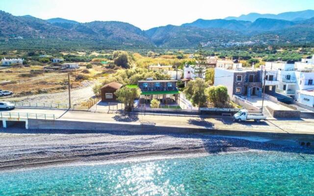 Terra Zeus - Wooden House Beachfront