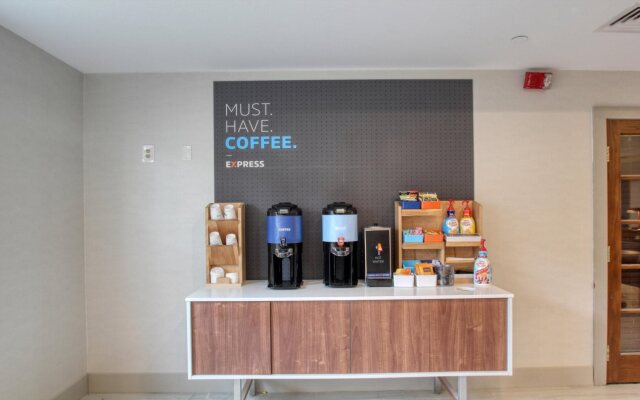 Holiday Inn Express Hotel & Suites Oshkosh by IHG