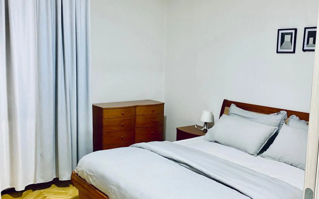 Regina's 2bedroom Near Square