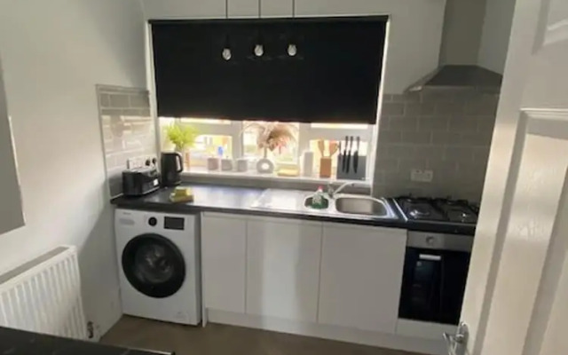 Chic City Retreat Immaculate 2 Bed Oasis in London