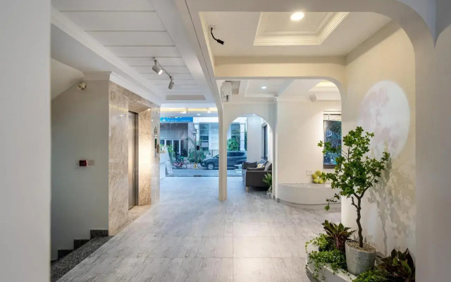 Royal Hotel Near Secc