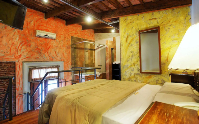 La Fresque Hotel