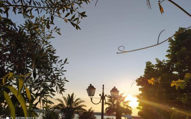 Seaside Deluxe Apartment