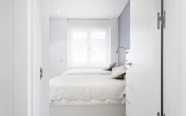 Velazquez Apartments by FlatSweetHome