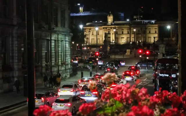 Suitely Trafalgar Square Luxury Apartment