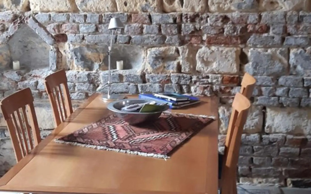 Roermond Uniek Stadspand, compleet woonhuis