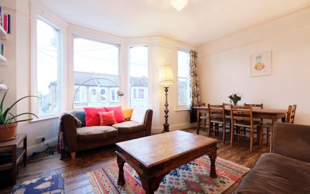 Sunny, Bohemian-style Flat For 4 in Queens Park