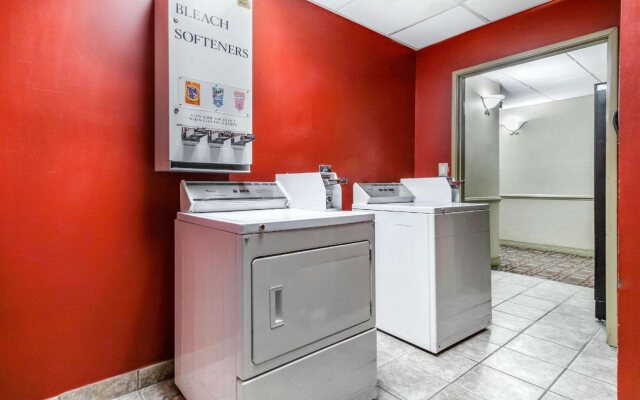Rodeway Inn & Suites East/I-44