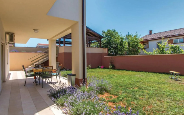 Two Bedroom Apartment Valdebecco for 5 persons