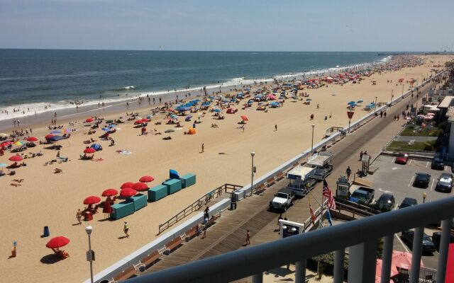 Commander Hotel & Suites