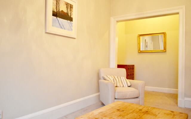 Homely 2 Bedroom Apartment in Stockbridge