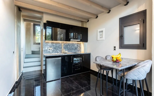 Ventiri Lofts - Luxury Duplex w Private Garden
