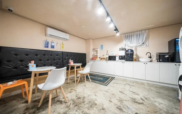 Uiwang Hotel Nine