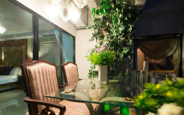 Diamond City Hotel
