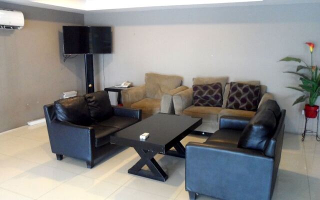 19 Avenue Apartment By Roomz