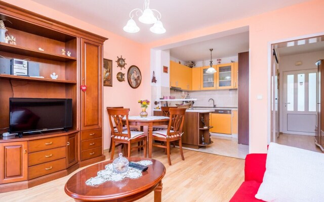 Stunning Apartment in Mlini With 2 Bedrooms and Wifi