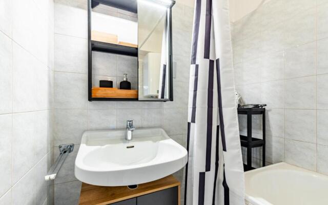 New with a View - Modern Studio