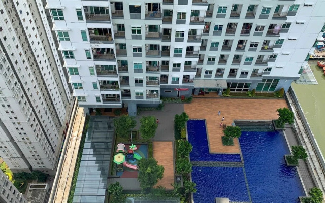 Spacious And Comfy 2Br Apartment Green Bay Condominium