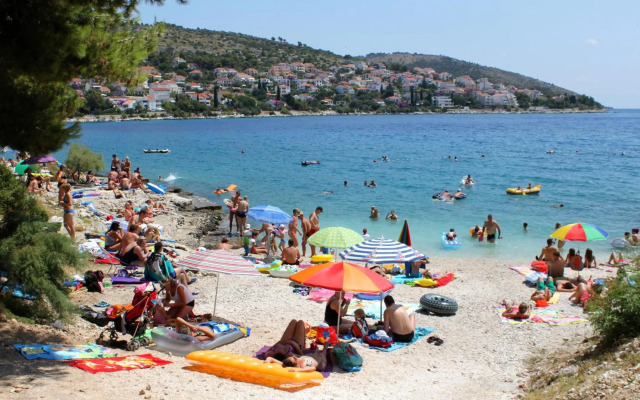 Apartments with a parking space Mavarstica, Ciovo - 18882