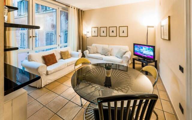 Unique Grand Trevi Fountain Apartment