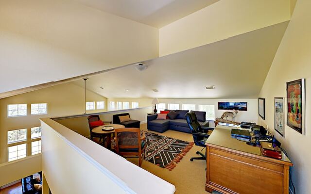 Open-Concept Cabin - 1 Br cabin by RedAwning