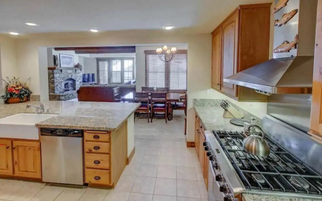 The Lodges 1114 - Two Bedroom Condo