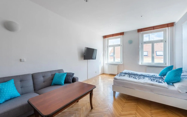 Bright apartment few steps from centre