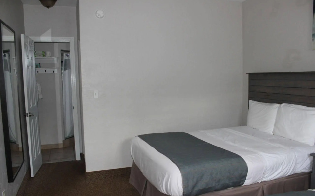 Shoreline Suites & Cabana Cottages
