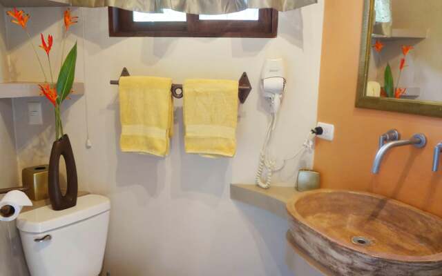 Manoas Luxury Camping and Villa Rentals