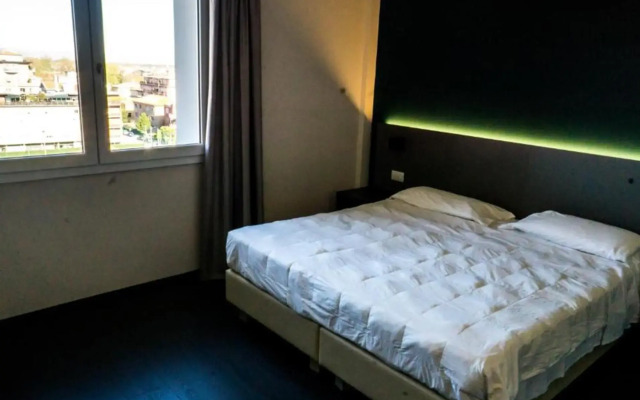 Venice Terminal Apartments & Suites