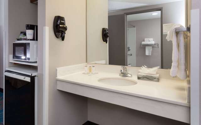 Days Inn & Suites by Wyndham Denver International Airport