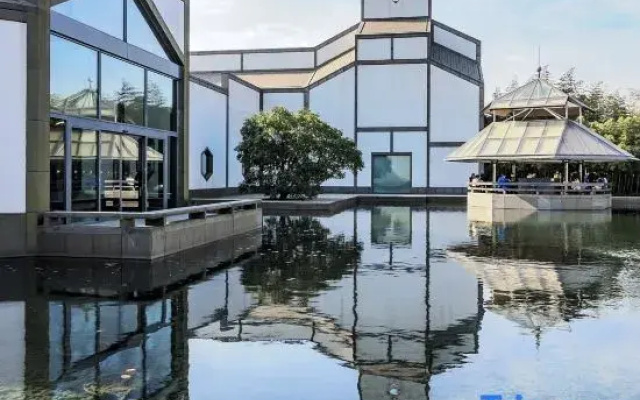 No.5 Art Hotel