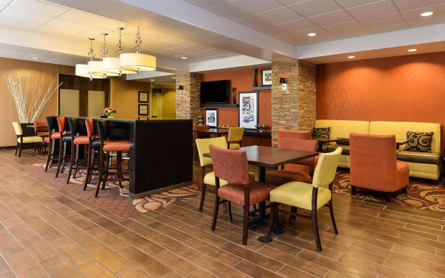 Hampton Inn Clinton, IA