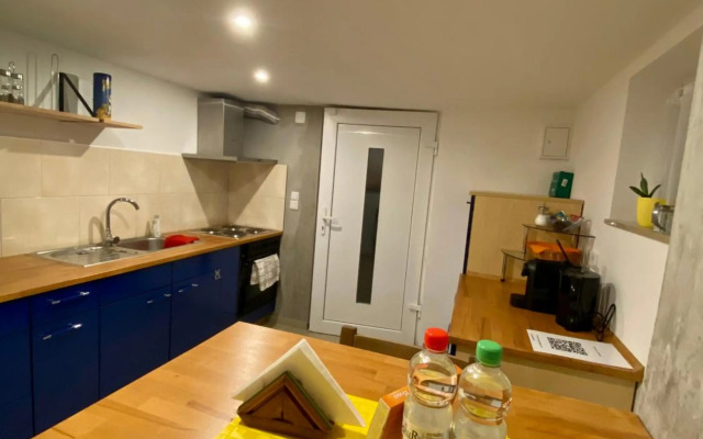 Gemütliche möblierte Souterrain Wohnung