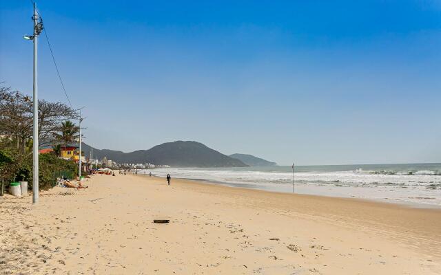 Apto em Condominio pe na Areia, c/ Piscina Mhr308