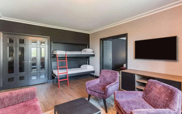 Radisson RED Hotel London Heathrow