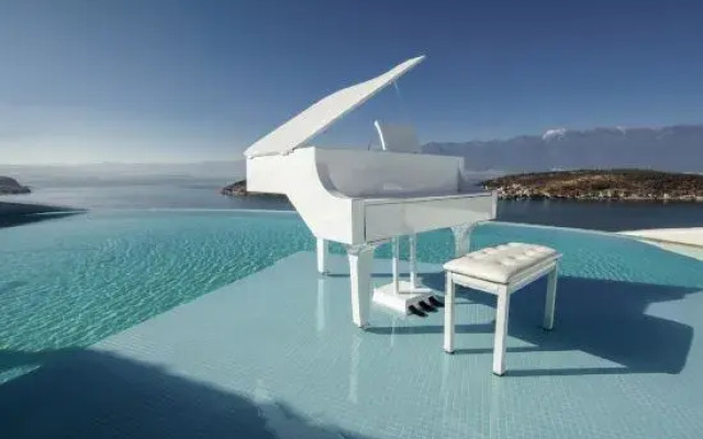 Sound on the Clouds Hotel Santorini, Dali