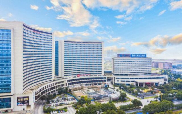 Royal Hotel (Chongqing Liangjiang)