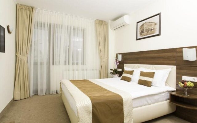 Hotel Coroana De Aur